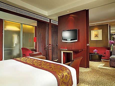 Prestige King Suite with Club Access and City View