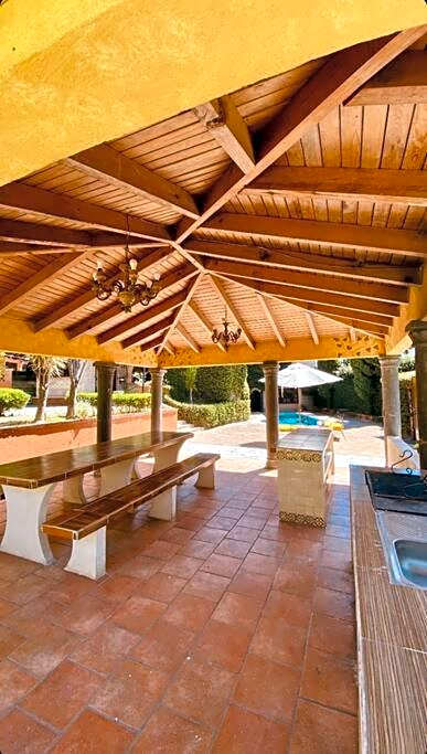 Residencia estilo Californiana Jardín de los Soles