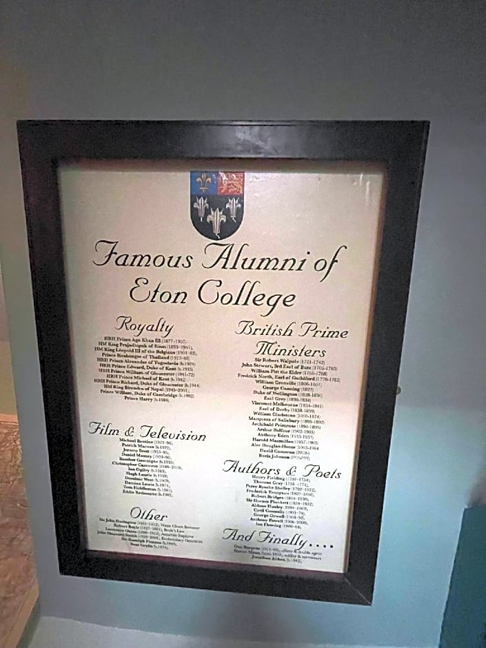 The Crown And Cushion