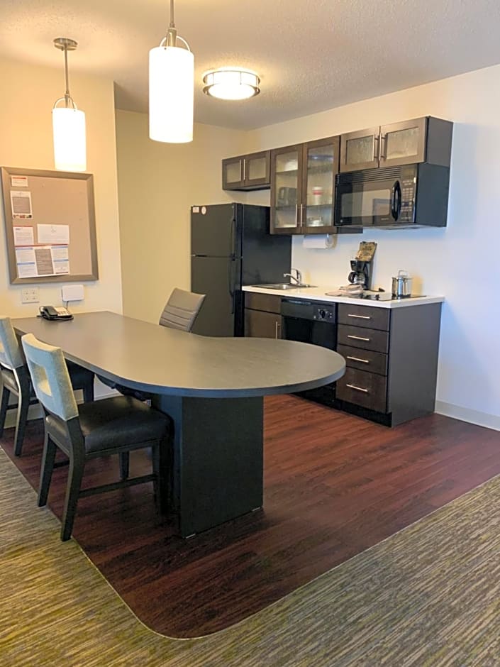 Candlewood Suites Fargo-North Dakota State University By IHG