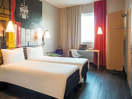 Standard Room with Two Single Beds