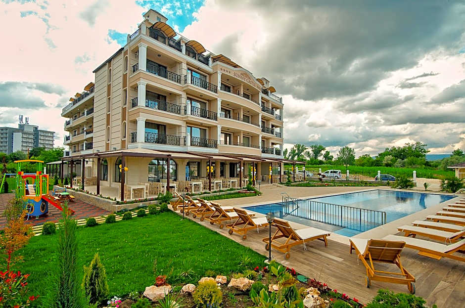 Sunny Castle Hotel - All Inclusive, Beach and Free parking