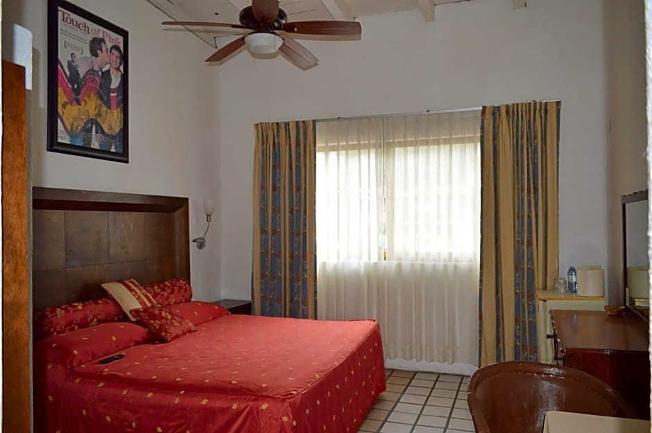 Hotel Mercurio - Caters to Gay Men