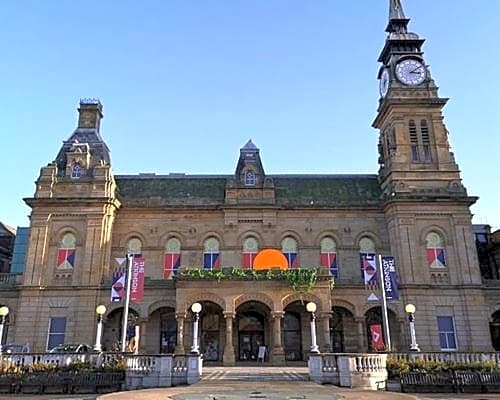 Beach House - Penthouse 3 Bed Apartment