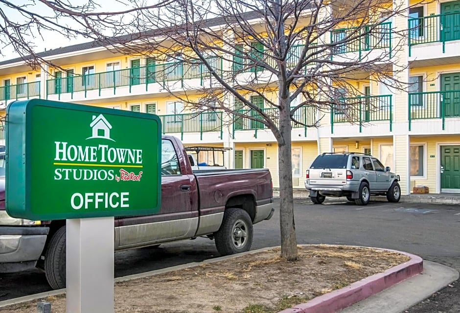 HomeTowne Studios by Red Roof Colorado Springs - Airport