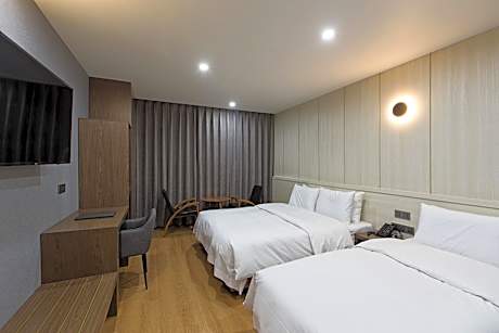 Special Offer - Standard Twin Room (Free KRW 40,000 Seven Luck Casino Coupon - For Foreigners Only)