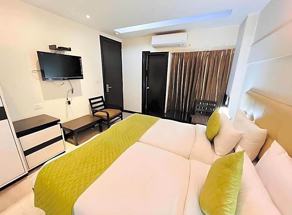 Hotel Anand Retreat Kaushambhi, Ghaziabad