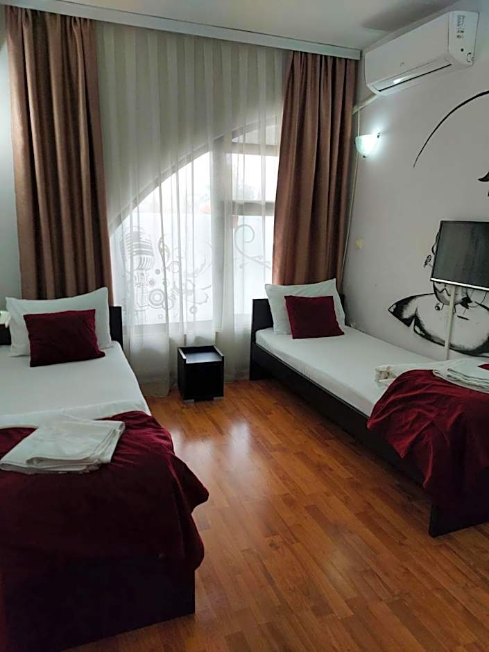 The Bulevard Hotel