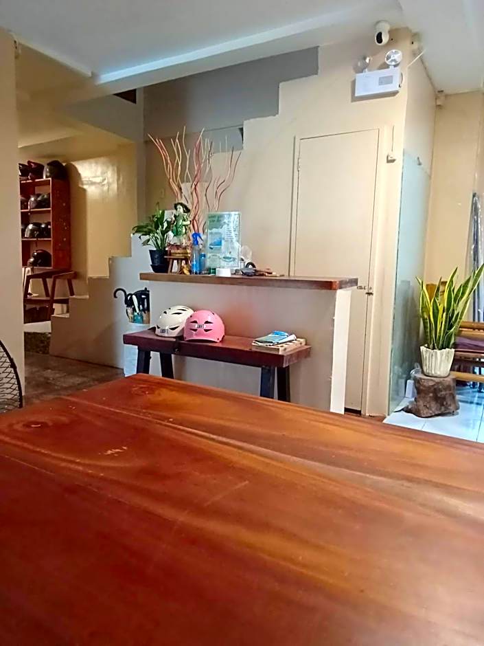 Laguno Hostel and Guest House