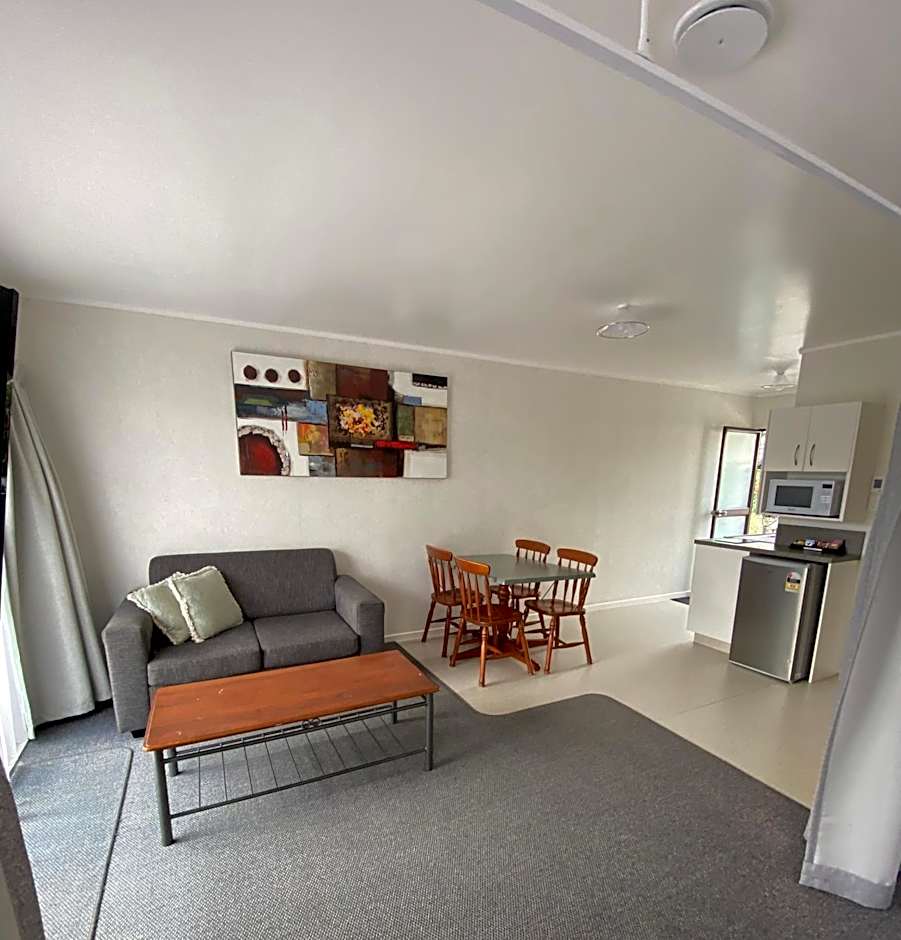 Opononi Lighthouse Motel