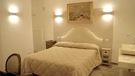 Double Room with Private Bathroom - No Window