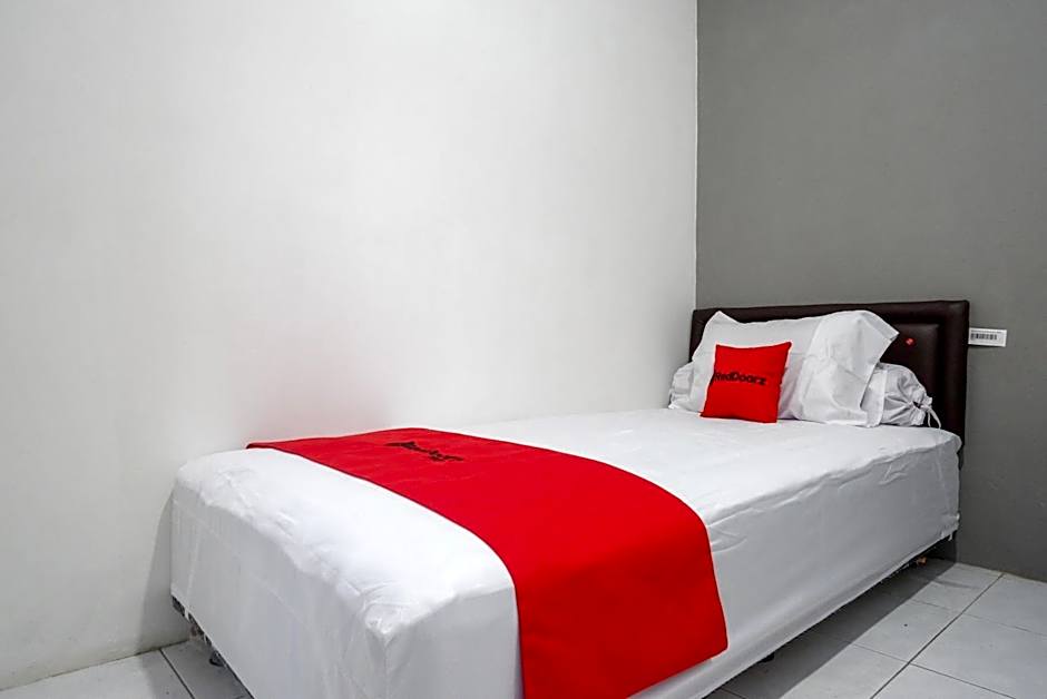 KoolKost Syariah near Universitas PGRI Semarang - Minimun Stay 6 Nights