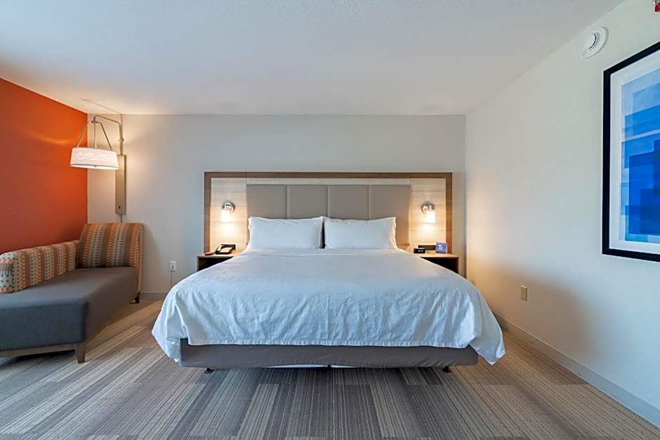 Holiday Inn Express & Suites - Marion By IHG