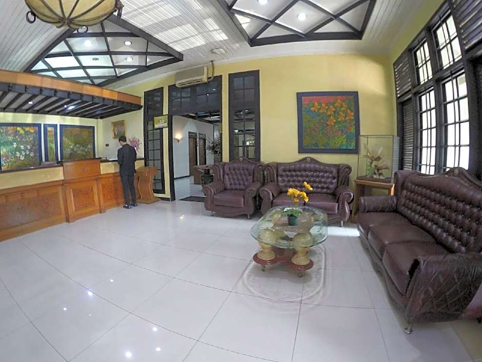 Urbanview Hotel Crown Tasikmalaya by RedDoorz