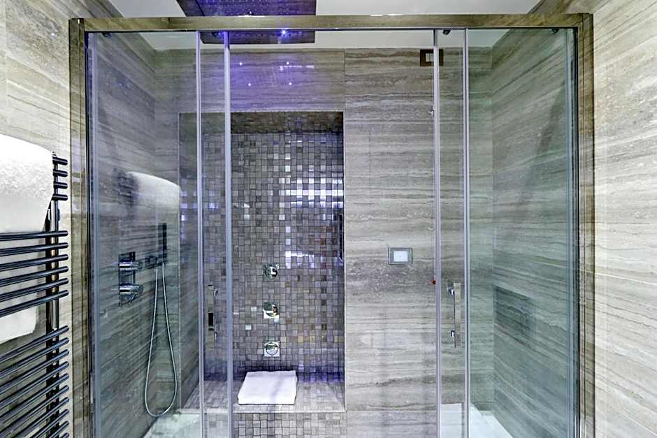 BQ House COLOSSEUM Luxury Rooms