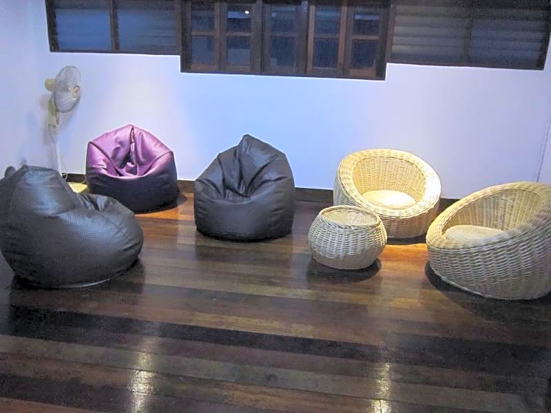 Thirty Three Stewart Houze Guest House