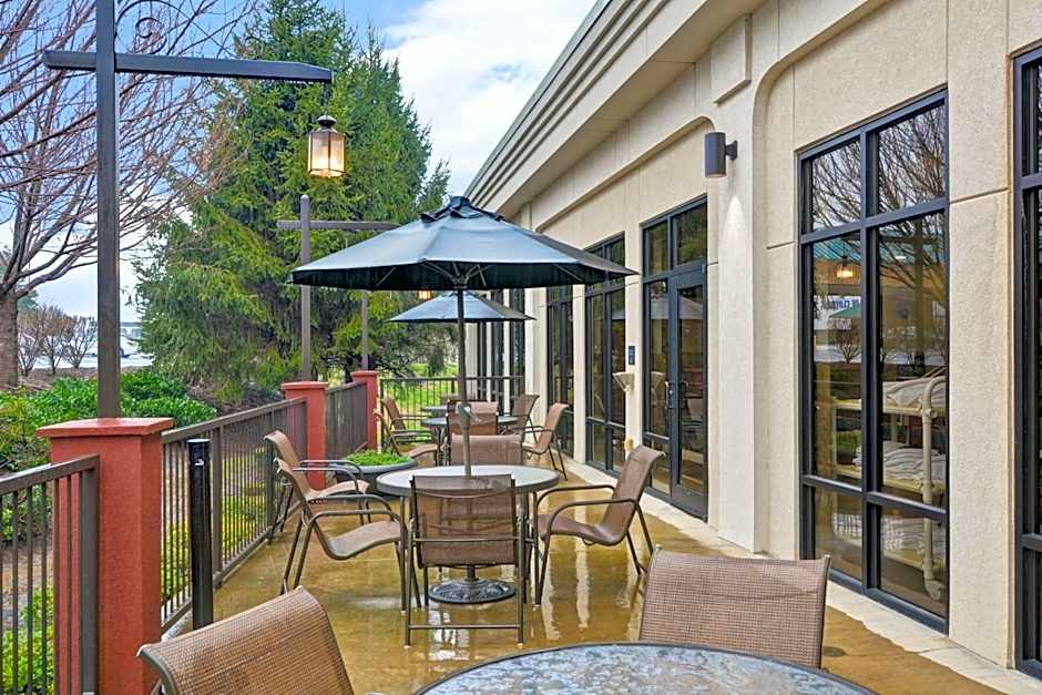 Hampton Inn By Hilton Hendersonville