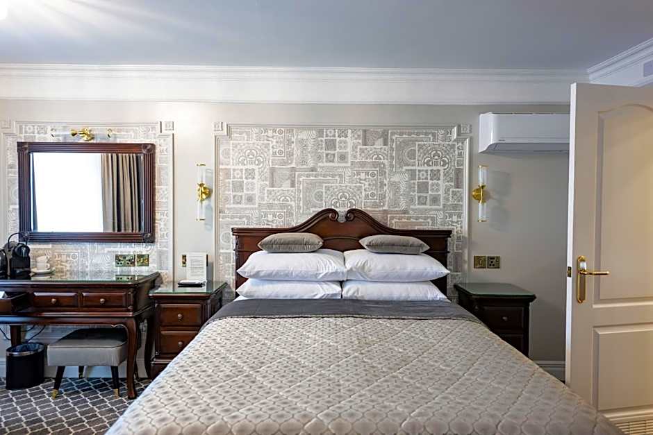 Riverside Inn