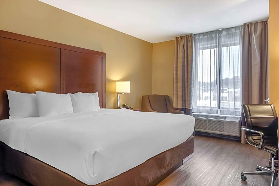 Comfort Inn & Suites At CrossPlex Village