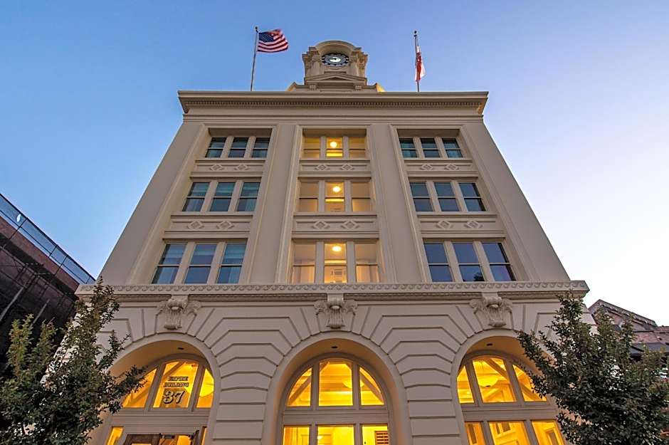 Hotel E