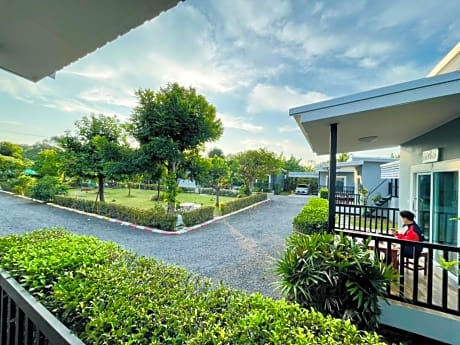 Baan Ruay Suk Resort Lopburi