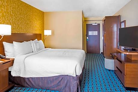 King Room with Adapted Tub - Mobility and Hearing Accessible