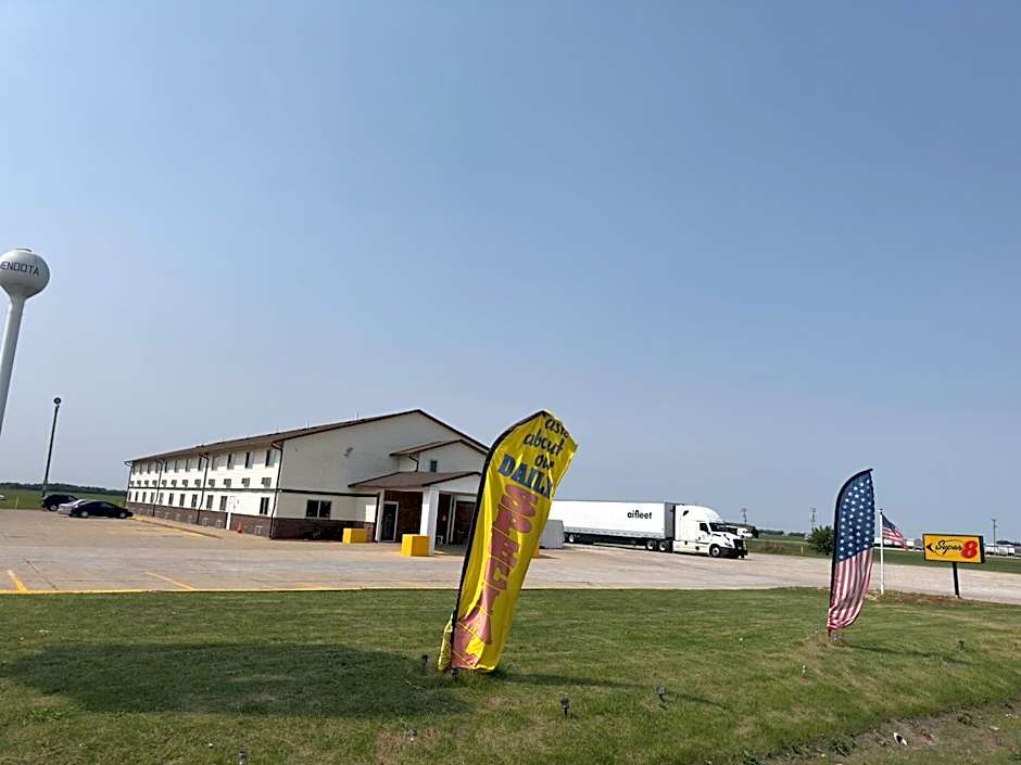 Super 8 by Wyndham Mendota I-39