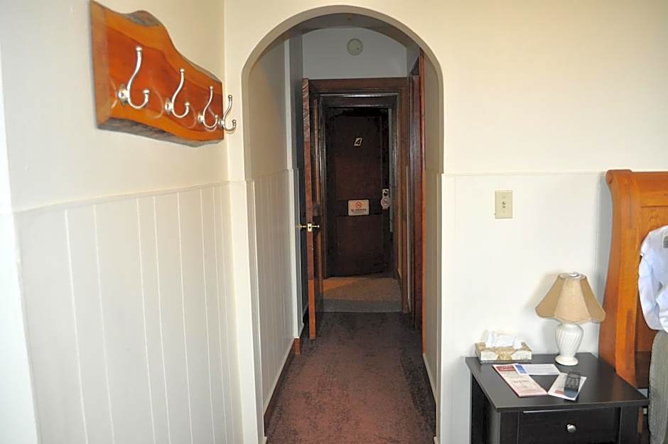 Lakewood Lodge & Restaurant