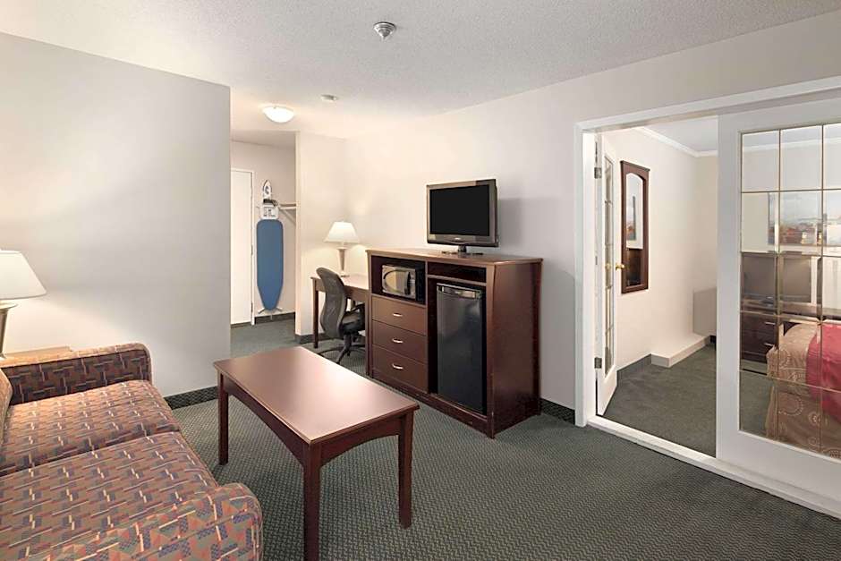 Travelodge by Wyndham Nanaimo
