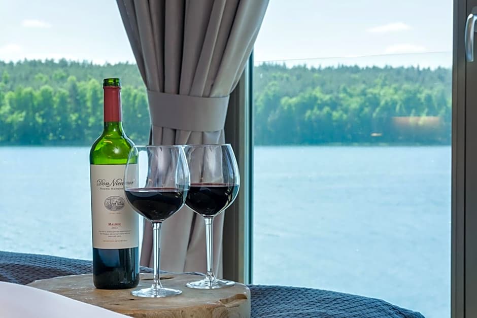 PRZYSTAŃ WYGONIN knéżka i wino
