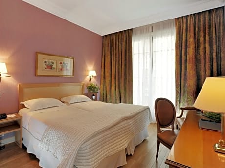 Double Room Standard Queen Bed