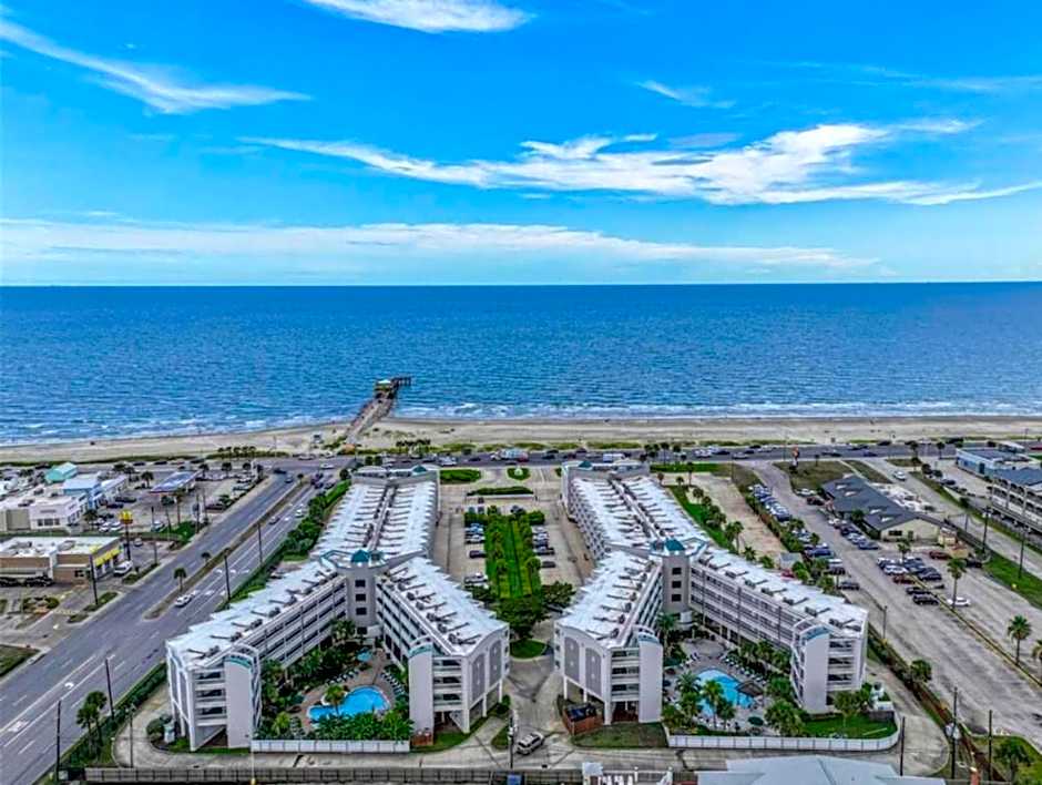 Beautiful newly renovated beachfront condo at Casa Del Mars