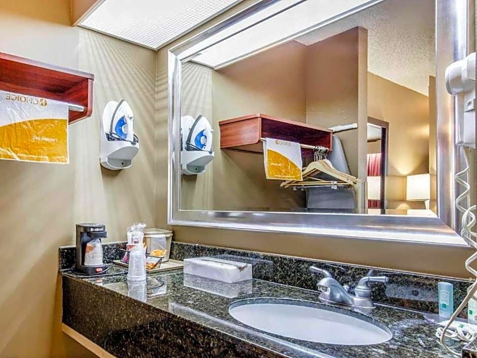 Quality Inn Bessemer I-20 exit 108
