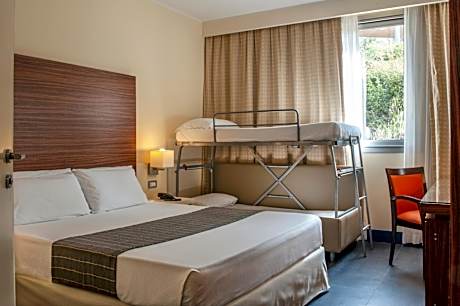 Family Room (2 Adults + 2 Children)