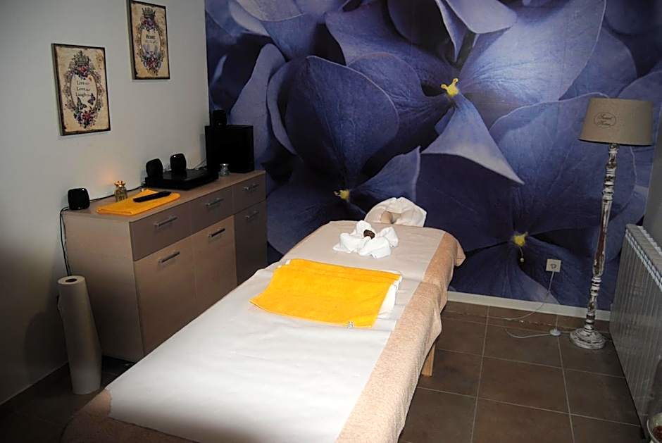 Milmari - Breakfast and pool