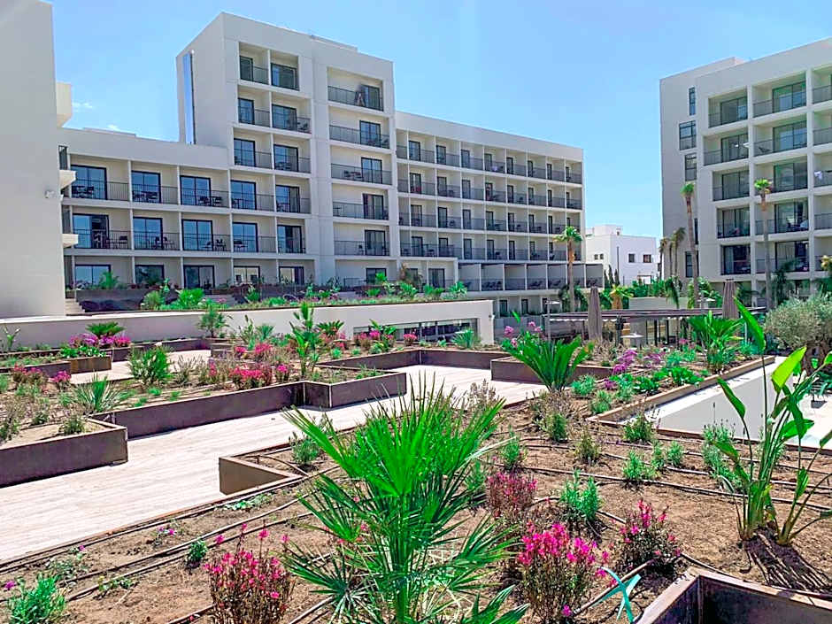 Mac Paradiso Garden Hotel