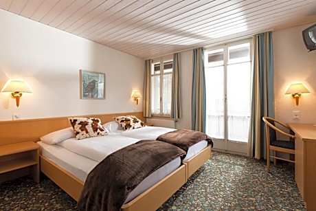 Triple Room with Balcony and Mountain View