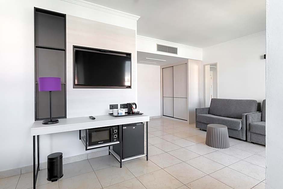 Alexandre Hotel La Siesta