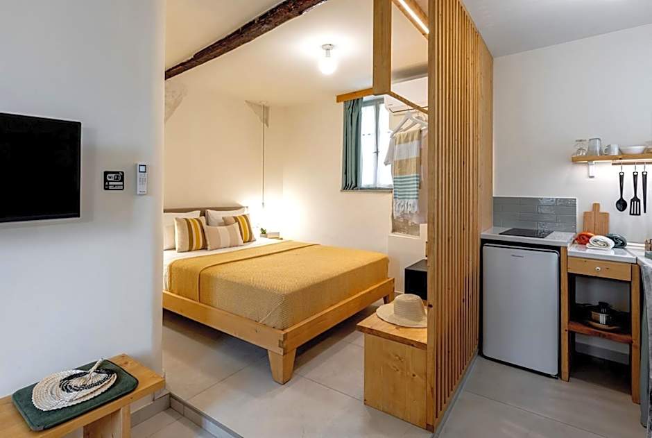 Capella Skiathos, Residences