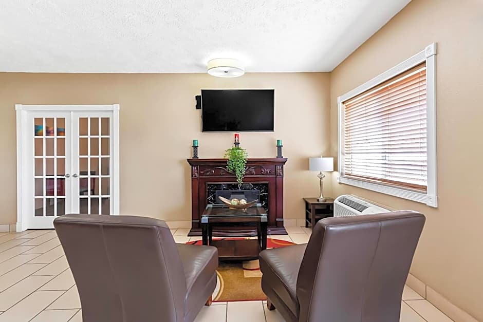 Quality Inn and Suites Springfield Southwest near I-72