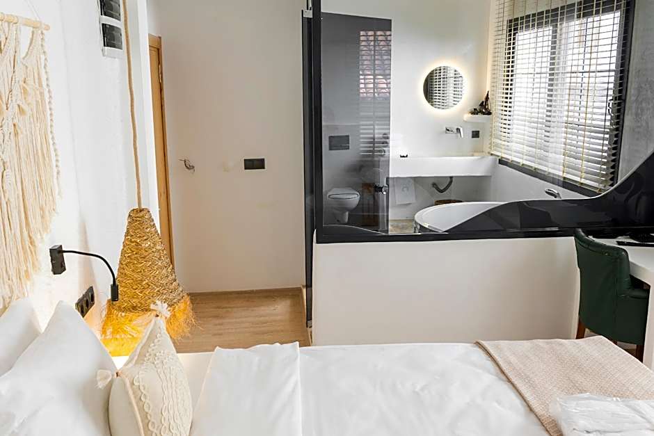 Gran Via Alsancak ( Boutique Hotel )
