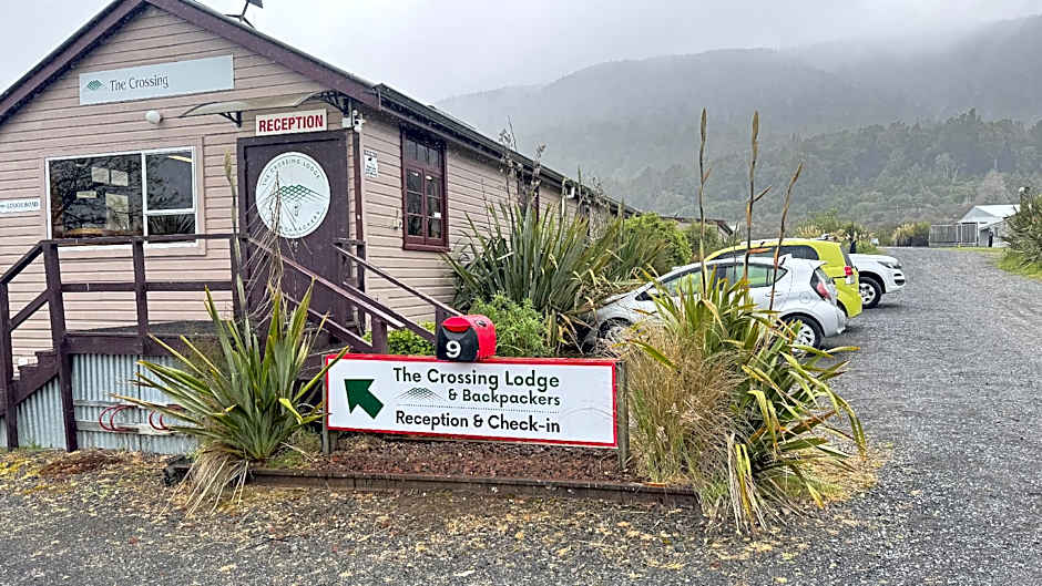 The Crossing Lodge and Backpackers