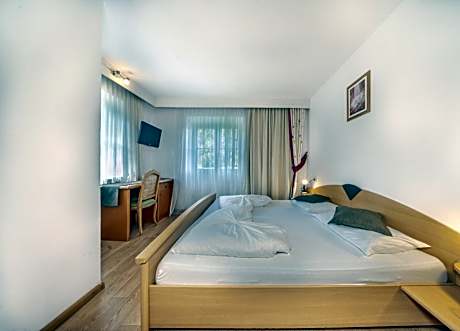 Economy Double Room (2 Stars)