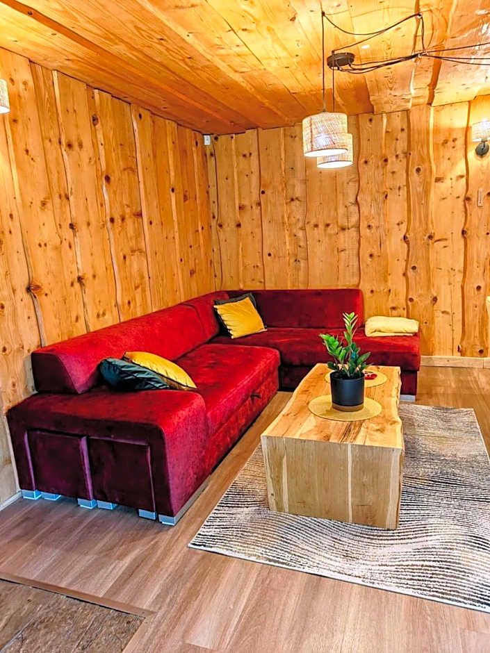 DOMEK NA GÓRACH z GORĄCĄ BALIĄ i SAUNĄ