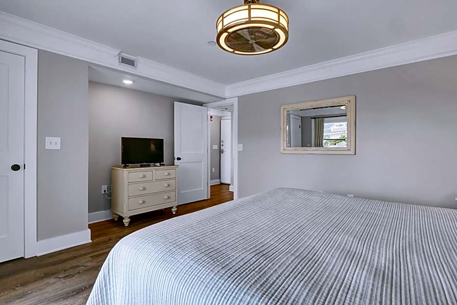 Sandpeddler Inn and Suites