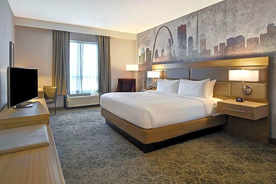DoubleTree by Hilton St. Louis-Airport