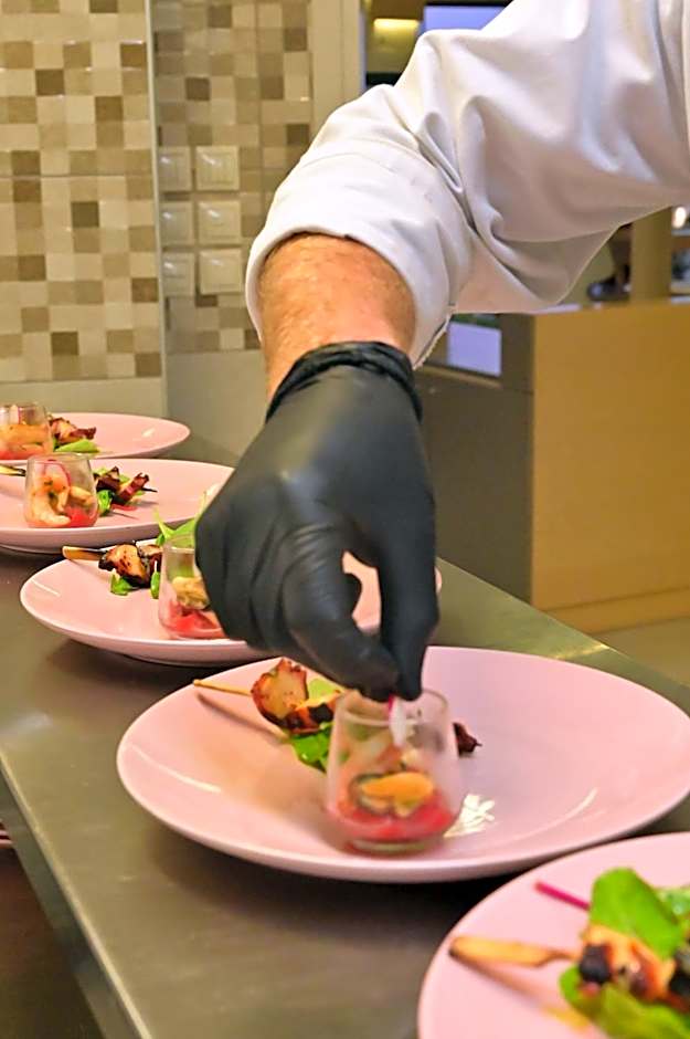 Kavos Hotel & Suites