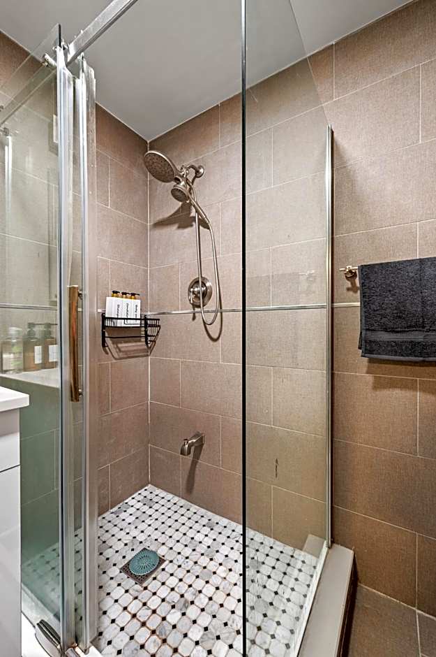 Upper East Side Luxury 3BR 2B 1700 square feet