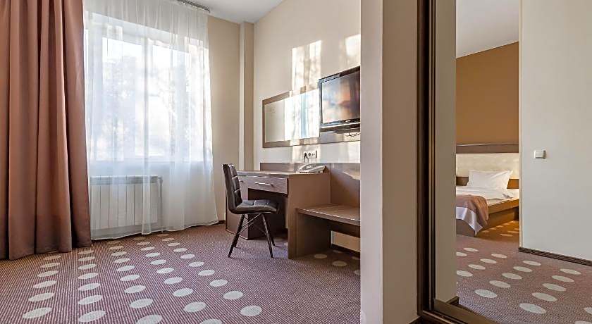 Ambassador Plaza Hotel