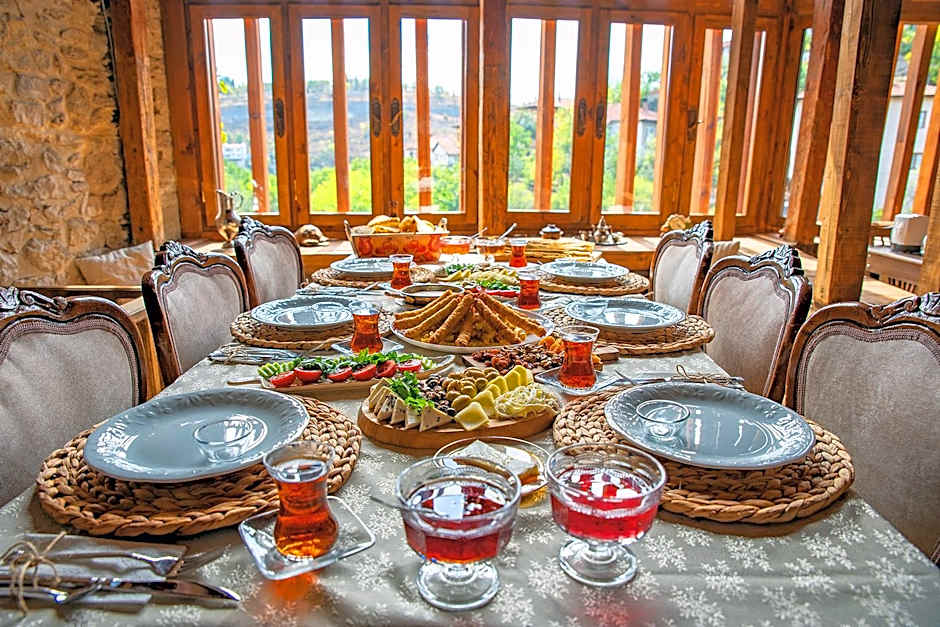 Meymune Valide Konağı